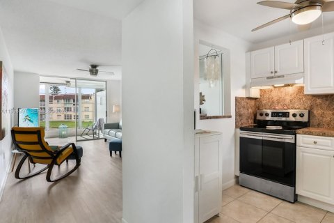 Copropriété à vendre à Sunrise, Floride: 1 chambre, 59.46 m2 № 2011186 - photo 13