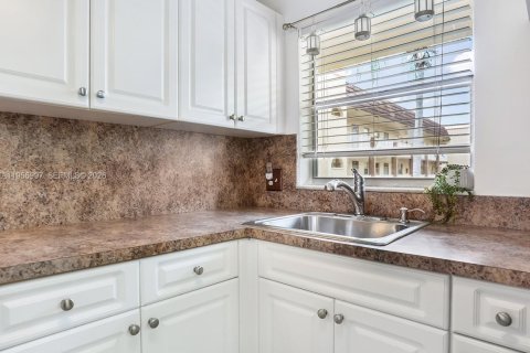 Copropriété à vendre à Sunrise, Floride: 1 chambre, 59.46 m2 № 2011186 - photo 16