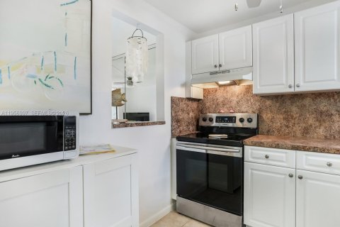 Copropriété à vendre à Sunrise, Floride: 1 chambre, 59.46 m2 № 2011186 - photo 15