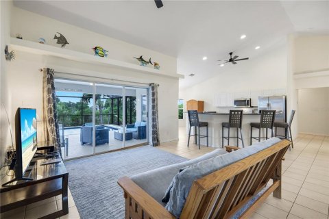 Casa en venta en Cape Coral, Florida, 3 dormitorios, 189.24 m2 № 2294921 - foto 6