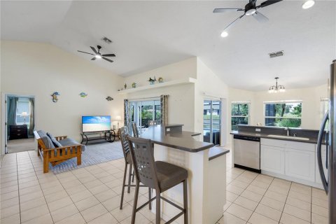 Casa en venta en Cape Coral, Florida, 3 dormitorios, 189.24 m2 № 2294921 - foto 13