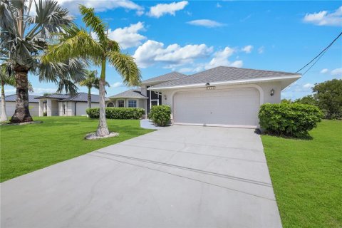 Casa en venta en Cape Coral, Florida, 3 dormitorios, 189.24 m2 № 2294921 - foto 3