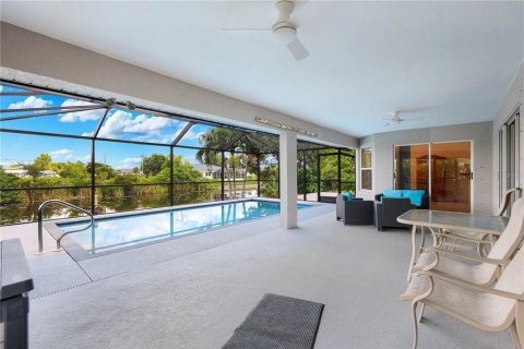 Casa en venta en Cape Coral, Florida, 3 dormitorios, 189.24 m2 № 2294921 - foto 29
