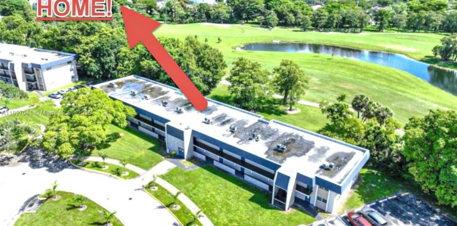 Condo in Tamarac, Florida, 2 bedrooms № 1947898