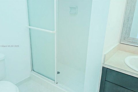 Condo in Tamarac, Florida, 2 bedrooms № 1947898 - photo 7