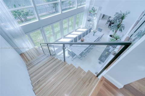 Villa ou maison à louer à North Miami, Floride: 8 chambres, 539.58 m2 № 1935040 - photo 24