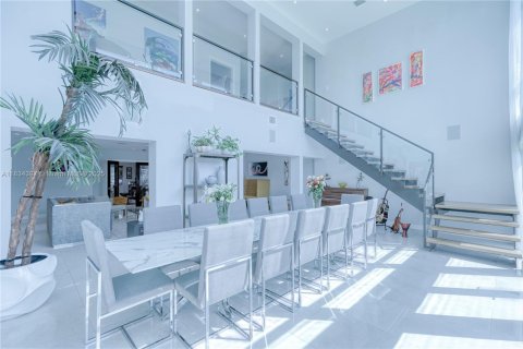 Villa ou maison à louer à North Miami, Floride: 8 chambres, 539.58 m2 № 1935040 - photo 22