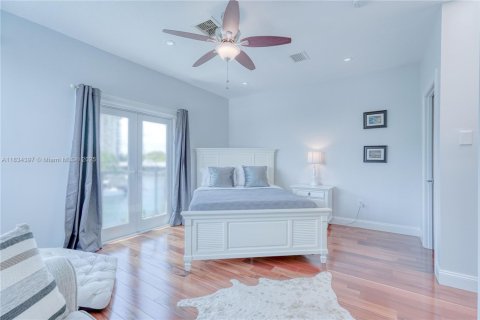 Villa ou maison à louer à North Miami, Floride: 8 chambres, 539.58 m2 № 1935040 - photo 30