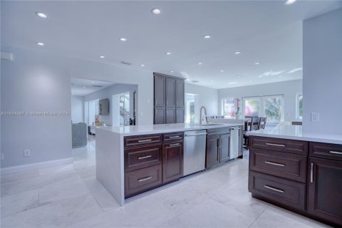 Villa ou maison à louer à North Miami, Floride: 8 chambres, 539.58 m2 № 1935040 - photo 17