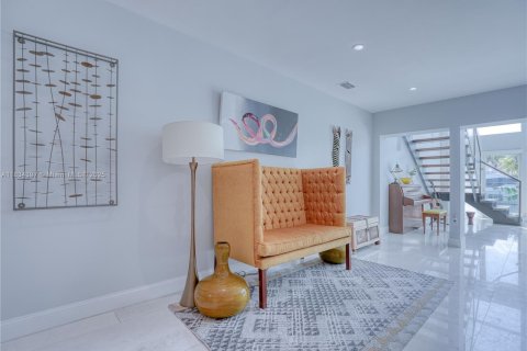 Villa ou maison à louer à North Miami, Floride: 8 chambres, 539.58 m2 № 1935040 - photo 8