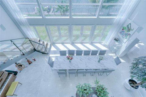 Villa ou maison à louer à North Miami, Floride: 8 chambres, 539.58 m2 № 1935040 - photo 25
