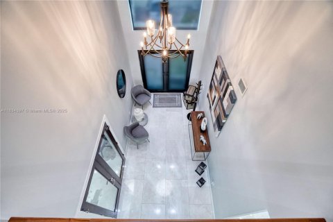 Villa ou maison à louer à North Miami, Floride: 8 chambres, 539.58 m2 № 1935040 - photo 5