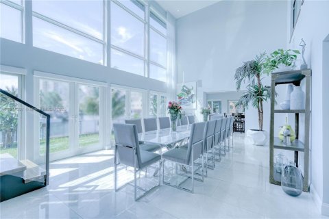 Villa ou maison à louer à North Miami, Floride: 8 chambres, 539.58 m2 № 1935040 - photo 21