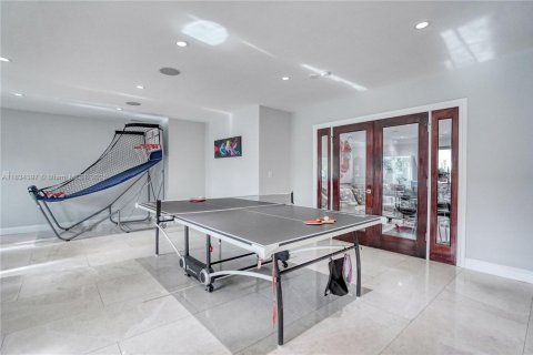 Villa ou maison à louer à North Miami, Floride: 8 chambres, 539.58 m2 № 1935040 - photo 7