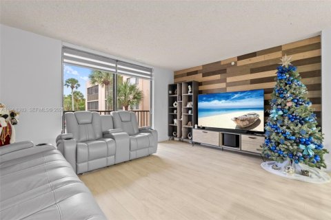 Condo in Miami, Florida, 2 bedrooms  № 2031788 - photo 10