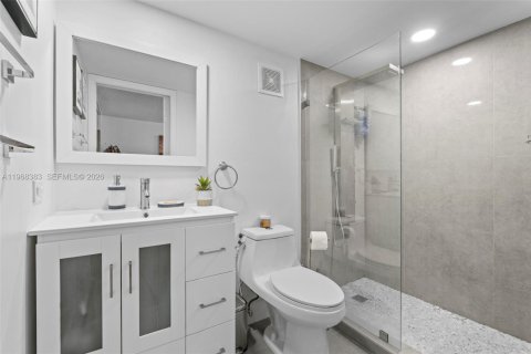 Condo in Miami, Florida, 2 bedrooms  № 2031788 - photo 18