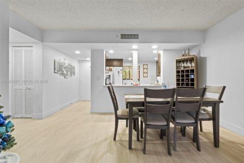 Condo in Miami, Florida, 2 bedrooms  № 2031788 - photo 8