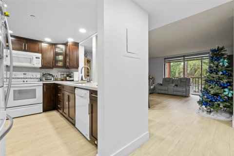 Condo in Miami, Florida, 2 bedrooms  № 2031788 - photo 7