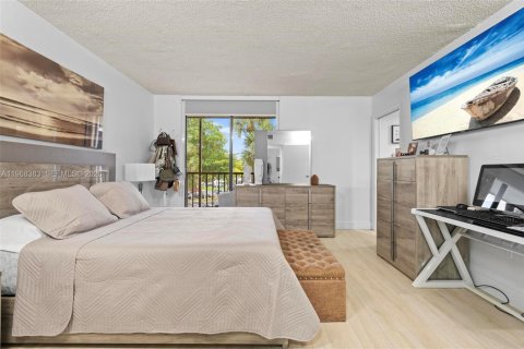 Condo in Miami, Florida, 2 bedrooms  № 2031788 - photo 17