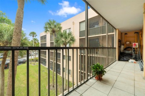 Condo in Miami, Florida, 2 bedrooms  № 2031788 - photo 22