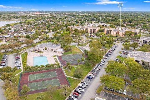 Condo in Miami, Florida, 2 bedrooms  № 2031788 - photo 27