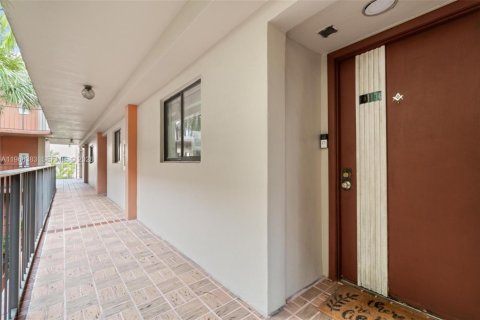 Condo in Miami, Florida, 2 bedrooms  № 2031788 - photo 5