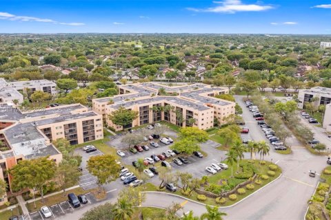 Condo in Miami, Florida, 2 bedrooms  № 2031788 - photo 25
