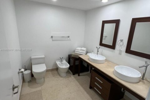 Condo in Miami, Florida, 1 bedroom  № 2052827 - photo 10