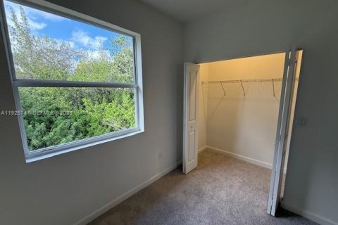 Townhouse in Florida City, Florida 3 bedrooms № 1984089 - photo 4