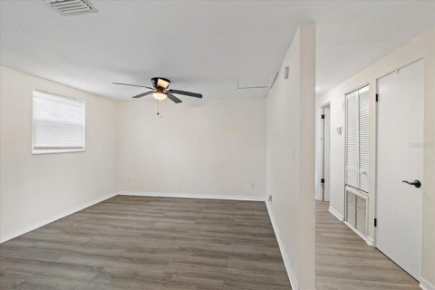 House in Nokomis, Florida 3 bedrooms, 127.09 sq.m. № 2360381 - photo 17
