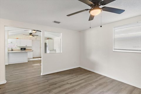House in Nokomis, Florida 3 bedrooms, 127.09 sq.m. № 2360381 - photo 8