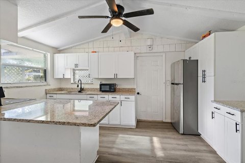 House in Nokomis, Florida 3 bedrooms, 127.09 sq.m. № 2360381 - photo 4