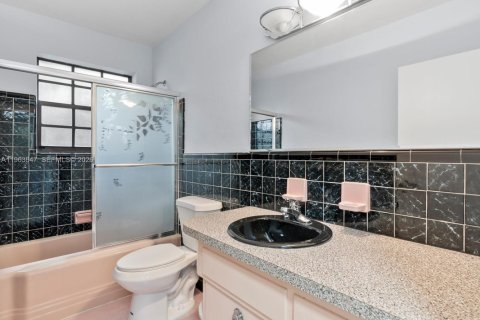 Villa ou maison à vendre à Pinecrest, Floride: 3 chambres, 133.41 m2 № 2026001 - photo 15