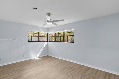 Villa ou maison à vendre à Pinecrest, Floride: 3 chambres, 133.41 m2 № 2026001 - photo 13