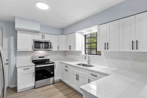 Villa ou maison à vendre à Pinecrest, Floride: 3 chambres, 133.41 m2 № 2026001 - photo 5