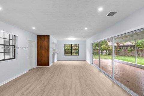 Villa ou maison à vendre à Pinecrest, Floride: 3 chambres, 133.41 m2 № 2026001 - photo 9