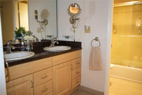 Купить кондоминиум в Авентура, Флорида 2 спальни, 107.49м2, № 1500286 - фото 8