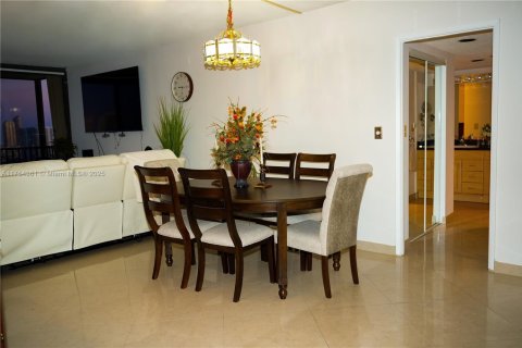 Купить кондоминиум в Авентура, Флорида 2 спальни, 107.49м2, № 1500286 - фото 4