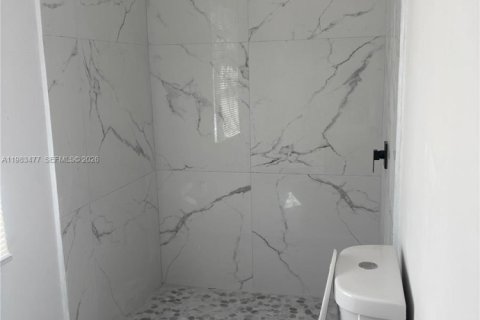 Снять в аренду виллу или дом в Форт-Лодердейл, Флорида 1 спальня, 325.34м2, № 2050802 - фото 4