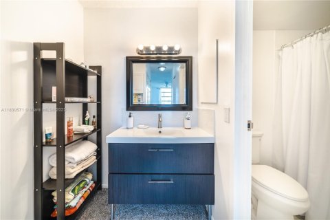 Condo in North Miami, Florida, 2 bedrooms  № 1806271 - photo 21