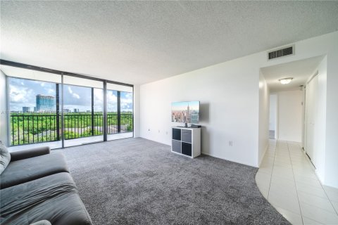 Condo in North Miami, Florida, 2 bedrooms  № 1806271 - photo 5