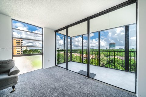 Condo in North Miami, Florida, 2 bedrooms  № 1806271 - photo 6