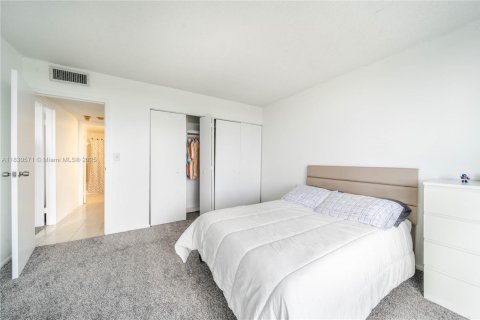 Condo in North Miami, Florida, 2 bedrooms  № 1806271 - photo 18