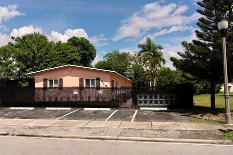 Apartamento en alquiler en Fort Lauderdale, Florida, 3 dormitorios, 181.9 m2 № 1920328 - foto 1