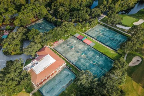 Condo in Palm Harbor, Florida, 1 bedroom № 2234483 - photo 28