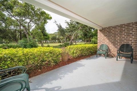 Condo in Palm Harbor, Florida, 1 bedroom № 2234483 - photo 19
