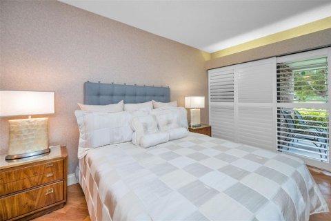 Condo in Palm Harbor, Florida, 1 bedroom № 2234483 - photo 14