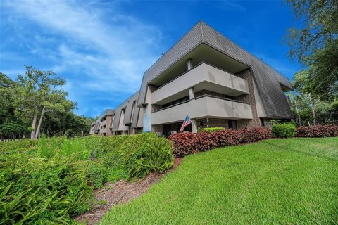 Condo in Palm Harbor, Florida, 1 bedroom № 2234483 - photo 21