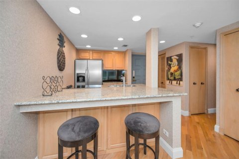 Condo in Palm Harbor, Florida, 1 bedroom № 2234483 - photo 10