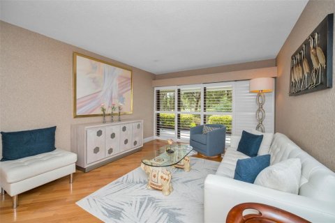 Condo in Palm Harbor, Florida, 1 bedroom № 2234483 - photo 8
